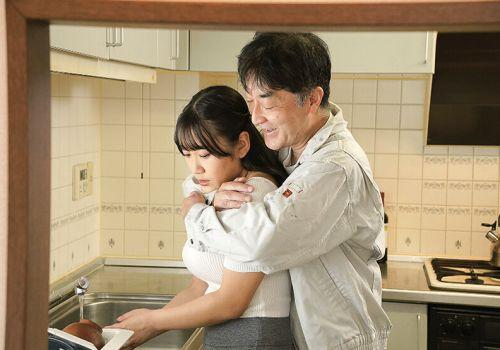 Vợ ở nhà lẳng lơ với bố chồng khi chồng đi vắng để có thai