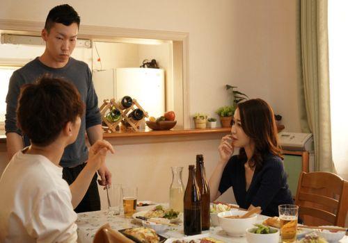 Sang thăm nhà bạn cạn tinh trùng vì mẹ bạn quá ngon